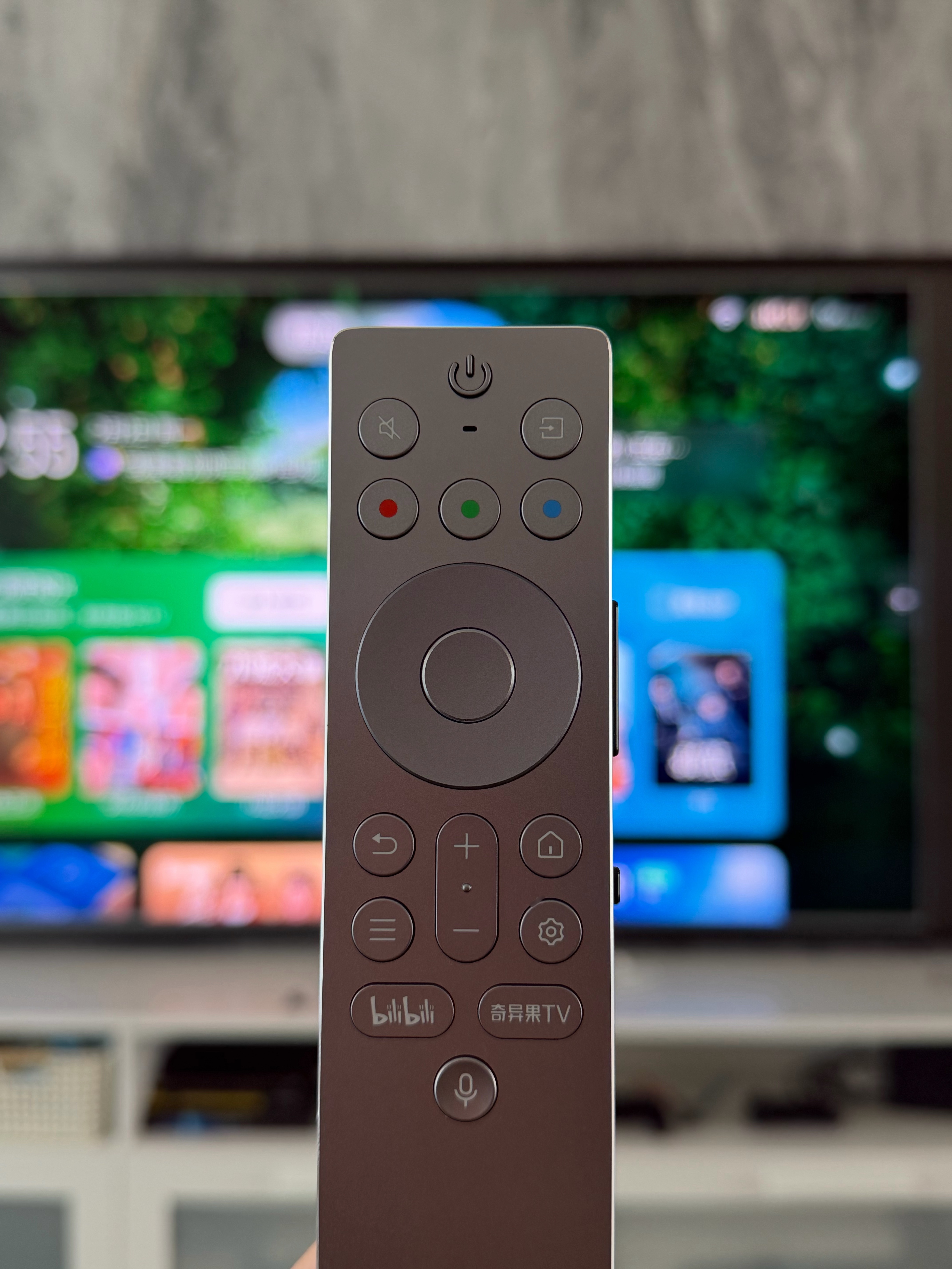 之前我说TCL遥控器有两个快捷键直达app真方便网友说你再试试，上面还有三个可以