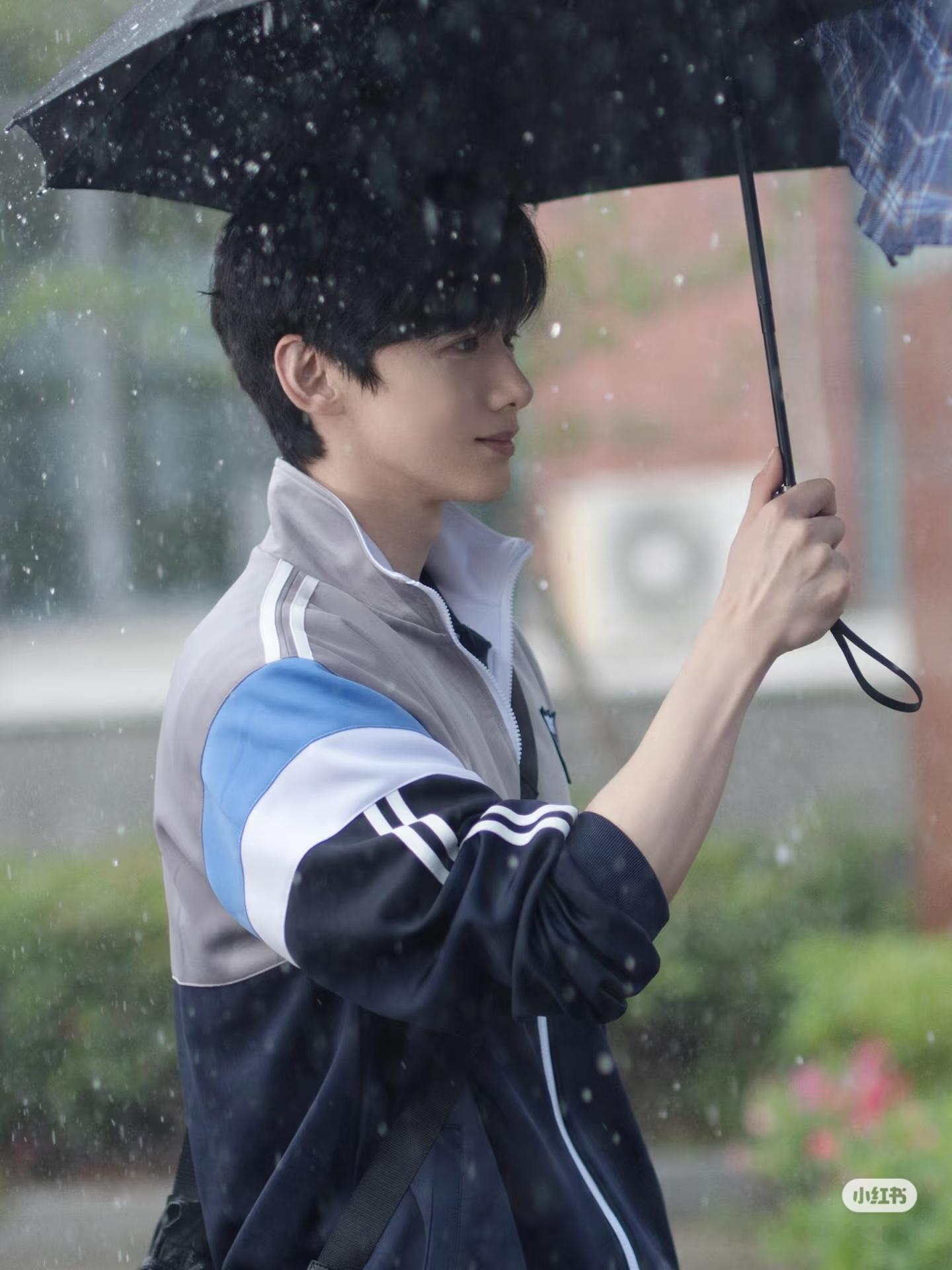下雨天，桑延为我打伞 