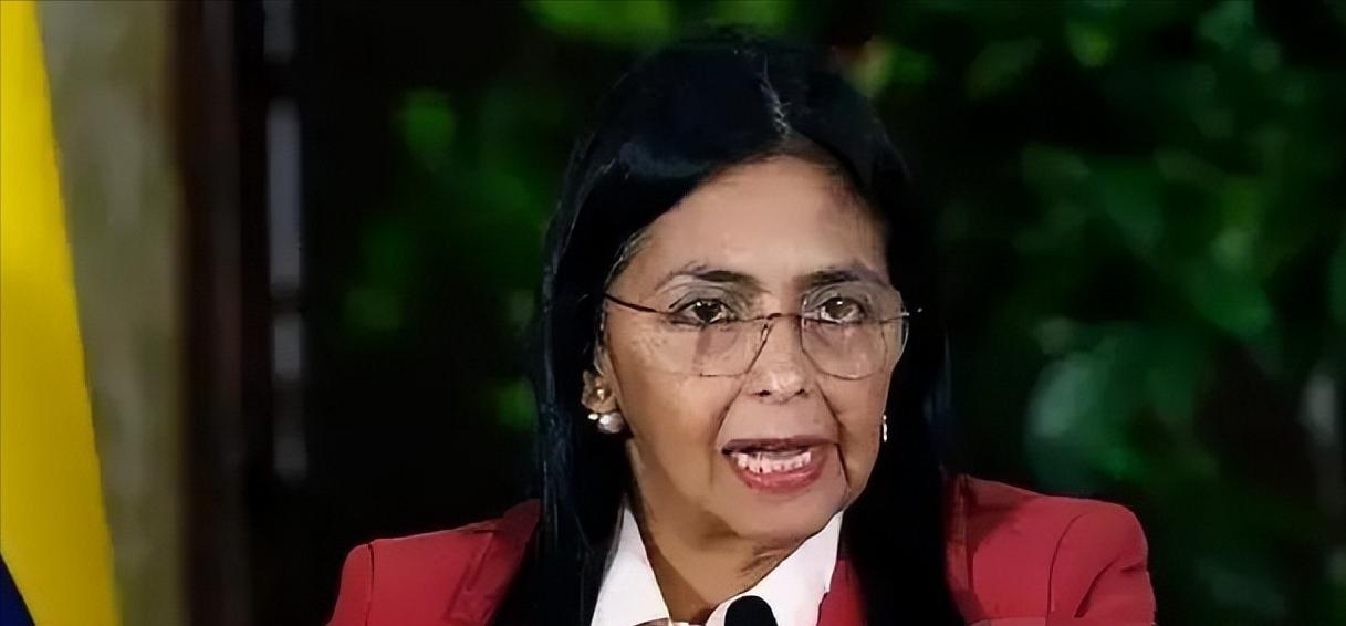 委内瑞拉这次可真是闹大了，全国上下都被逼急了眼。你敢信吗，他们的代总统居然亲自带