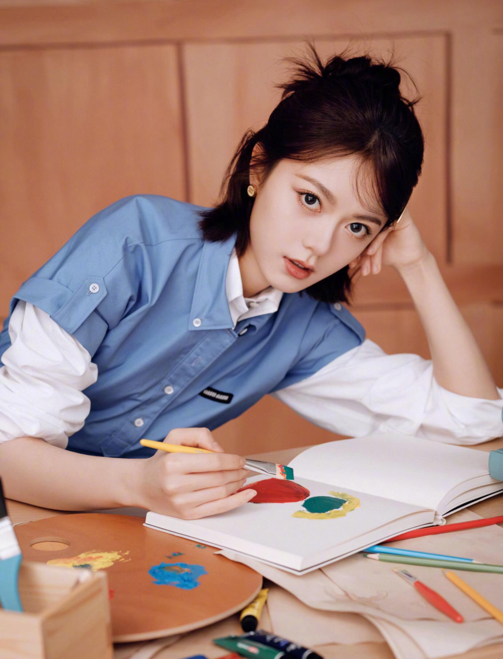 #早安咪语##赵今麦打碟#miu麦也太好看了吧！完全就是真人洋娃娃～俏皮又灵动，