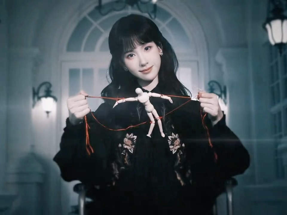 陈都灵白幼薇女王陈都灵自带的清冷贵气让白幼薇这个角色更加立体，公主切造型增添了神