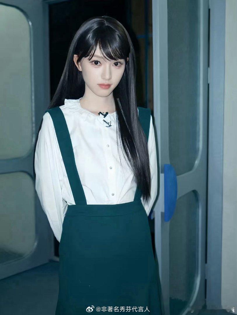 黄灿灿梦回武大校花短发非常灵动，但是长发是不一样的感觉。 