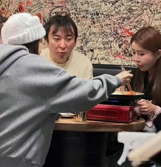 果然姜还是老的辣！
我问我妈，王思聪跟懒懒都谈快三年了，他这是真收心了吗？我妈白