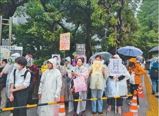 前脚发布白皮书尽显野心，后脚高市大谈无核承诺，这出戏自己人都嫌尴尬

据报道，日