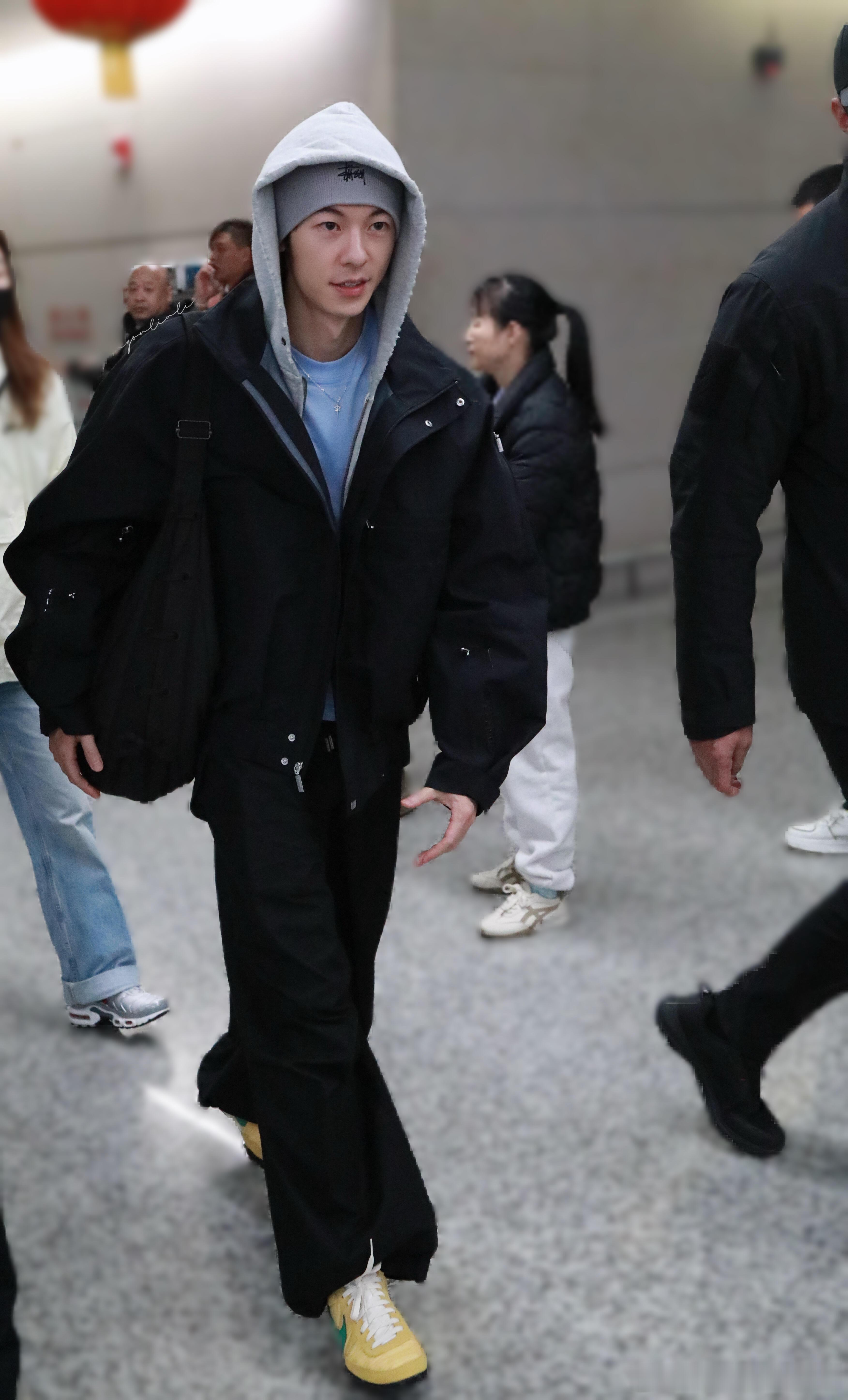 啊啊啊啊啊啊许光汉来内地了 前几天推掉了一个剧，今天就来内地赶通告了春节档马上有