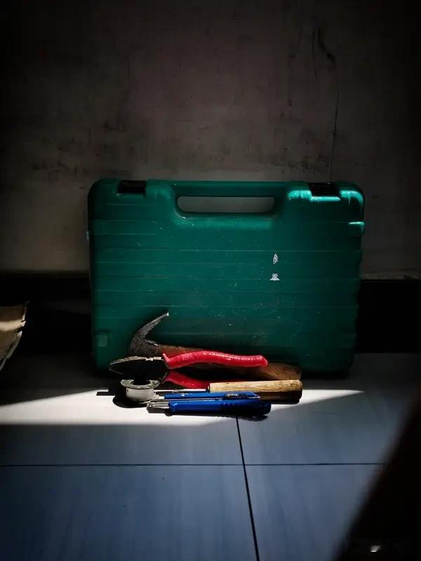 发现一个很有意思的现象：越是喊累的人，手机里越装满了“省时间”的软件。

一、我