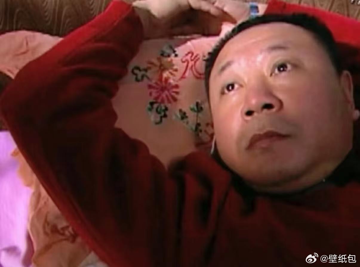 失眠我莱问 每次失眠的心情就和德彪这张照片一样，无奈😮💨，为什么不能有秒睡基