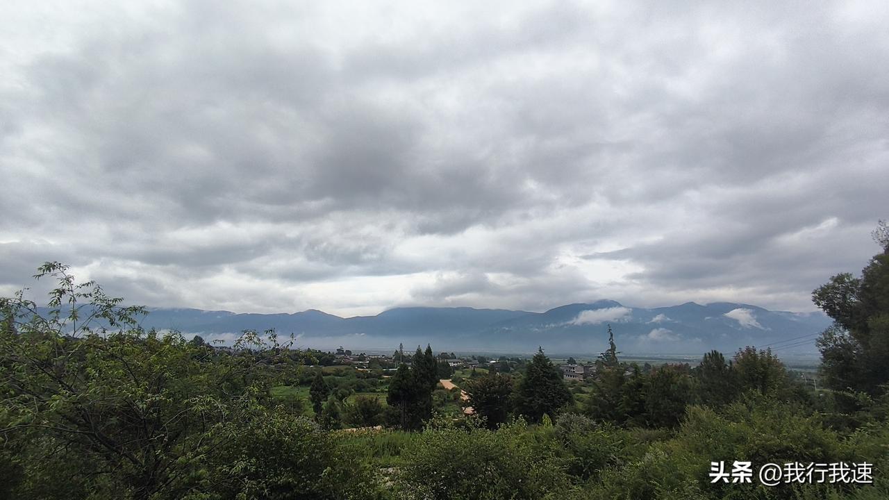 南京这淅淅沥沥的小雨，配上25℃的温度，简直是人间仙境。就像参考信息里说的，江南