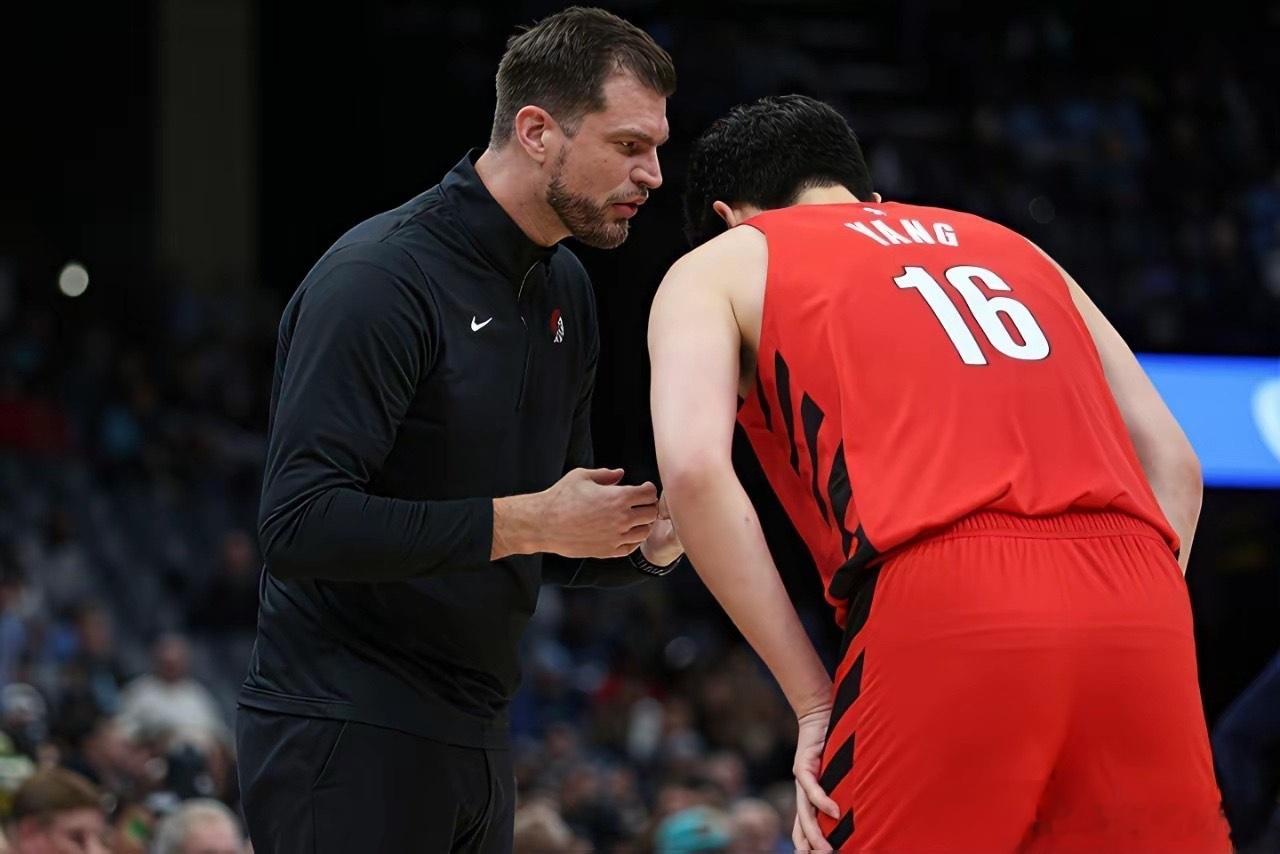 开拓者召回杨瀚森对战国王两双到手！杨瀚森 今天凌晨率领混音队力克国王队！主帅说小