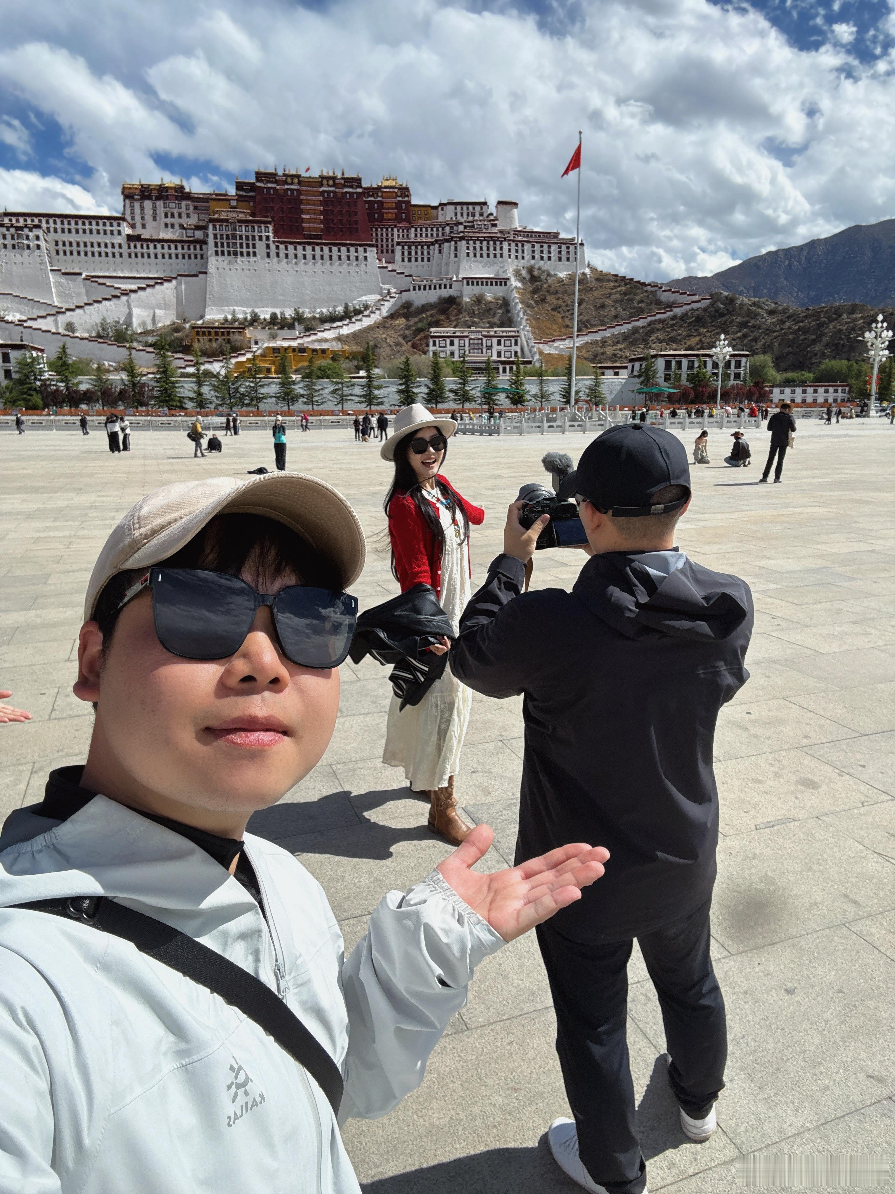 不用惊讶，毕竟鸿蒙用户基数那么大腾讯成立800人团队适配鸿蒙