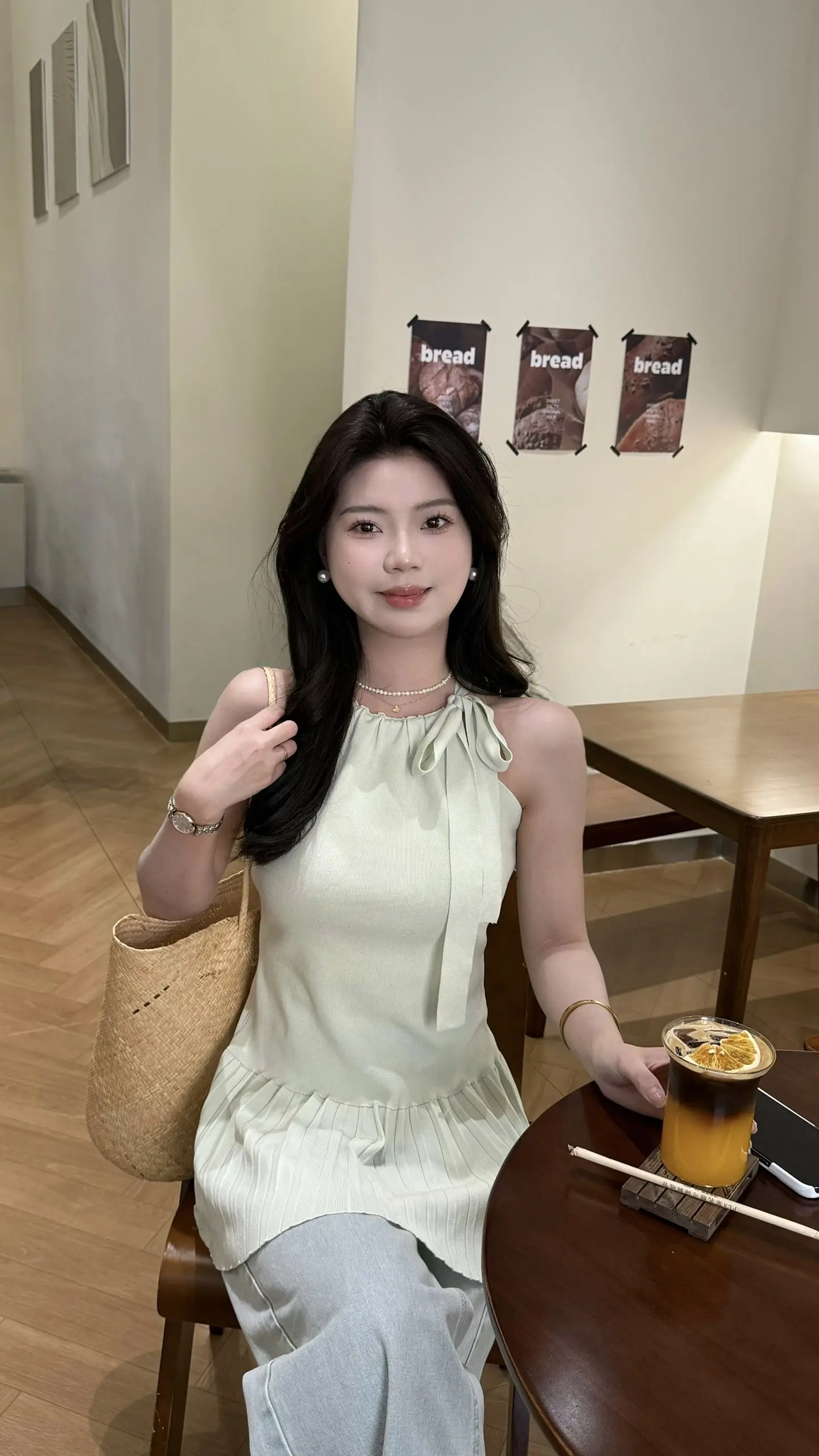 亲爱的 照顾好自己 还有你那爱笑的眼睛 别总让它流泪