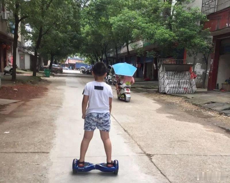 说到教育公平，这点在农村地区会有明显的体验，小时候刚接触电脑时的那份感觉，现在还