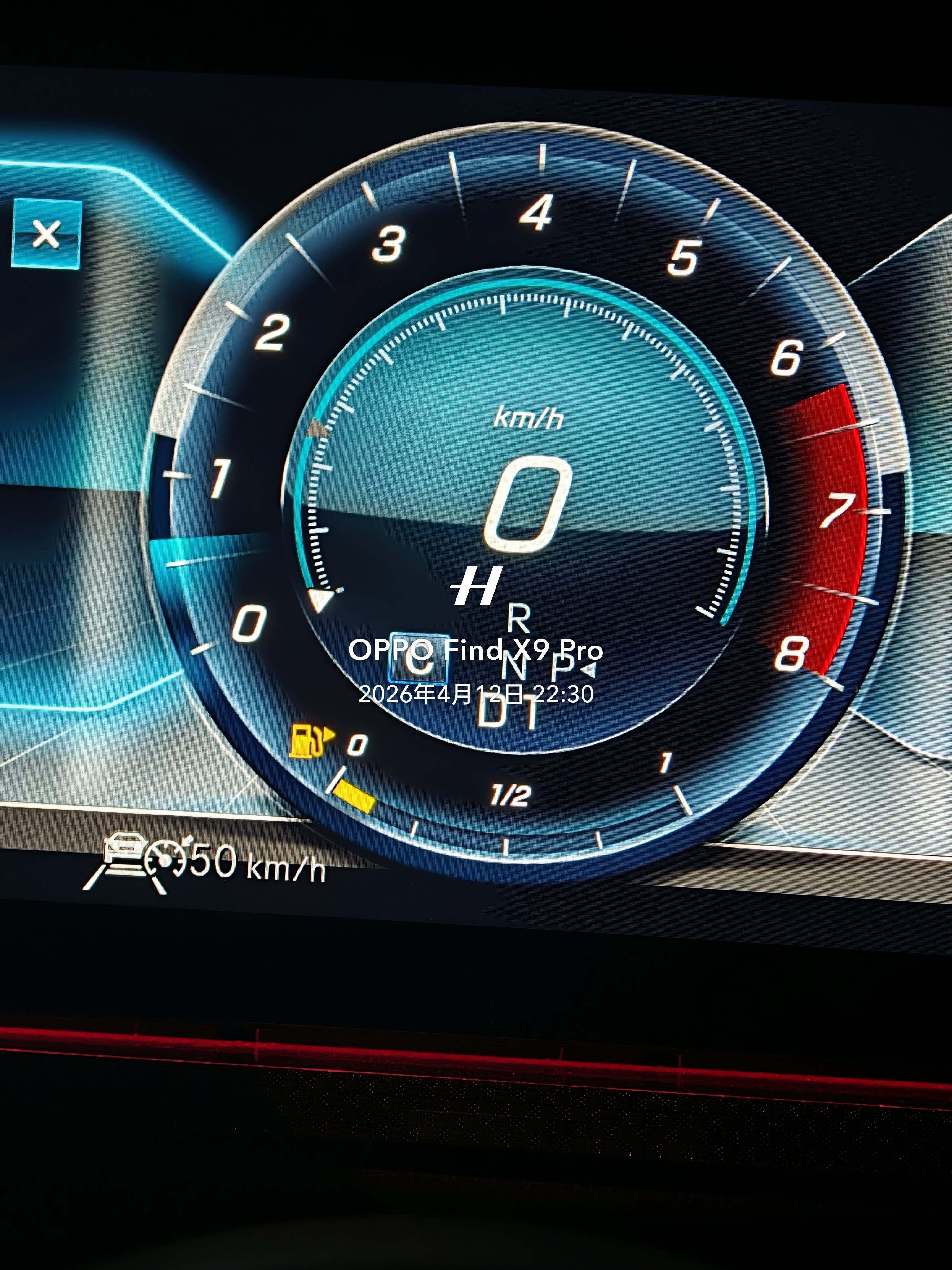 油价飞涨教你如果开出黄金右脚，大 V8 平均 11L 非常低了，轻油门轻刹车，尽