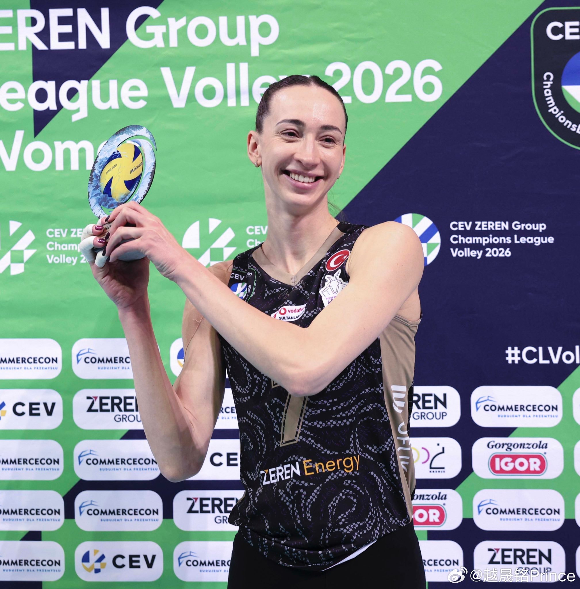 ⚔️ 欧冠女排小组赛第4轮D组，科内利亚诺同组主要竞争对手泽仁体育，客场直落三局