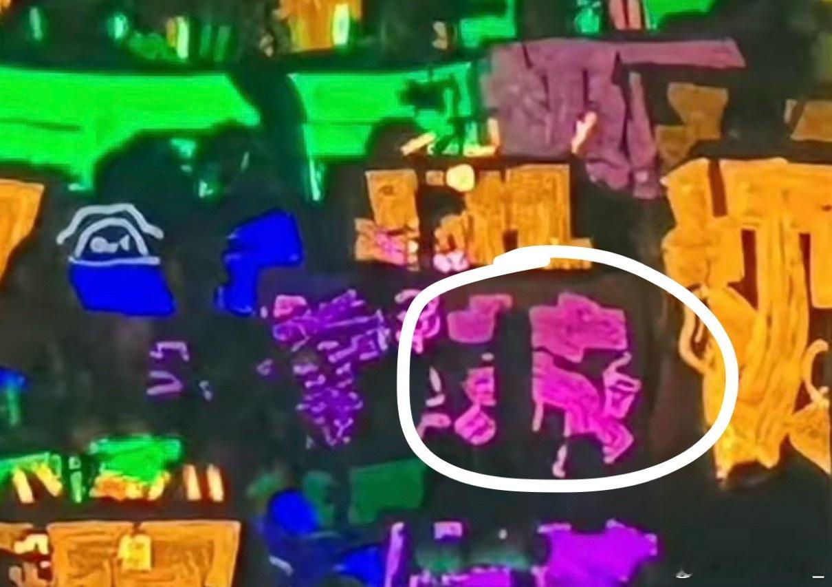 这俩颜色我怎么看怎么不对劲呢 ​​​