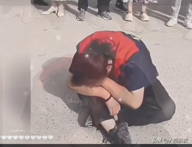 做你的孩子太累了。

这位在高考考场外崩溃大哭的妈妈，真不知道你是怎么想的，孩子