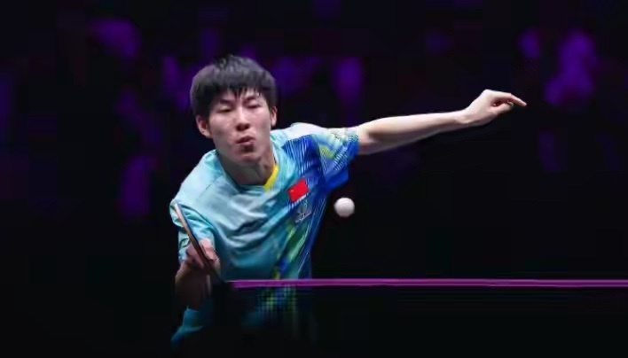 首进冠军赛四强！国乒19岁小将躺地庆祝 郝帅：某些方面像樊振东WTT重庆冠军赛温