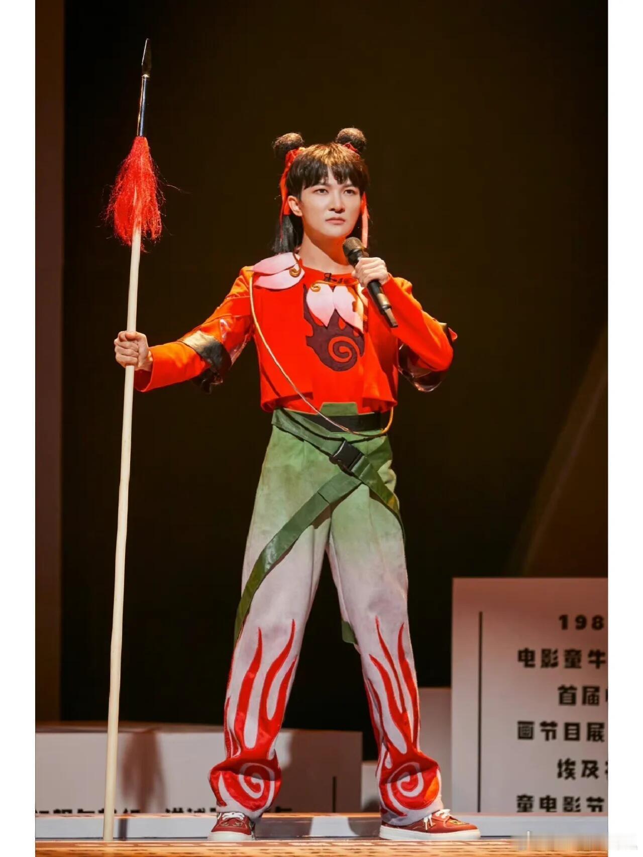 “我年轻的时候 生活不易 什么都做过一点”李玉刚音乐总监去周深演唱会了