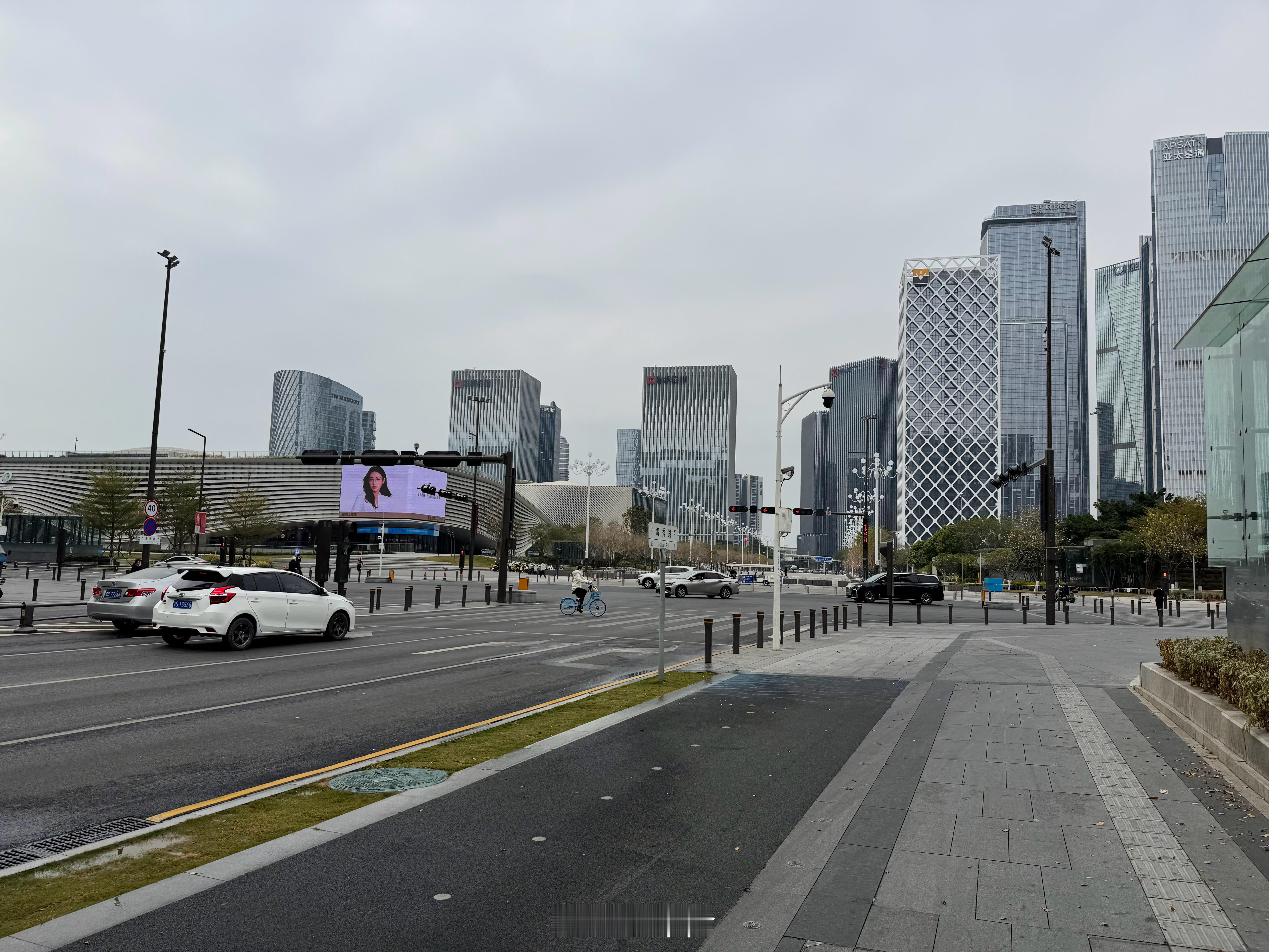 充满寒意的深圳 深圳·宝华[地铁站]