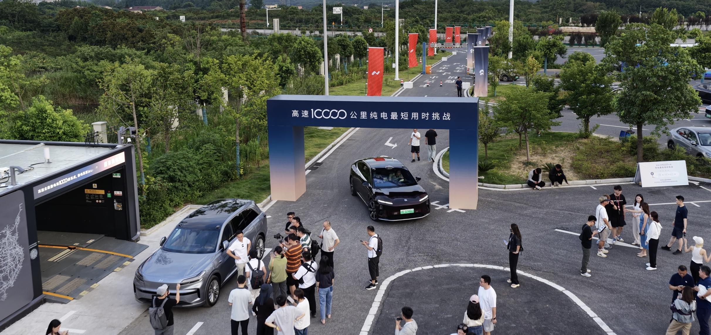 今天本想在高速公路第1000座换电站换个电，无奈沈博在L90面前被团团围绕，果断