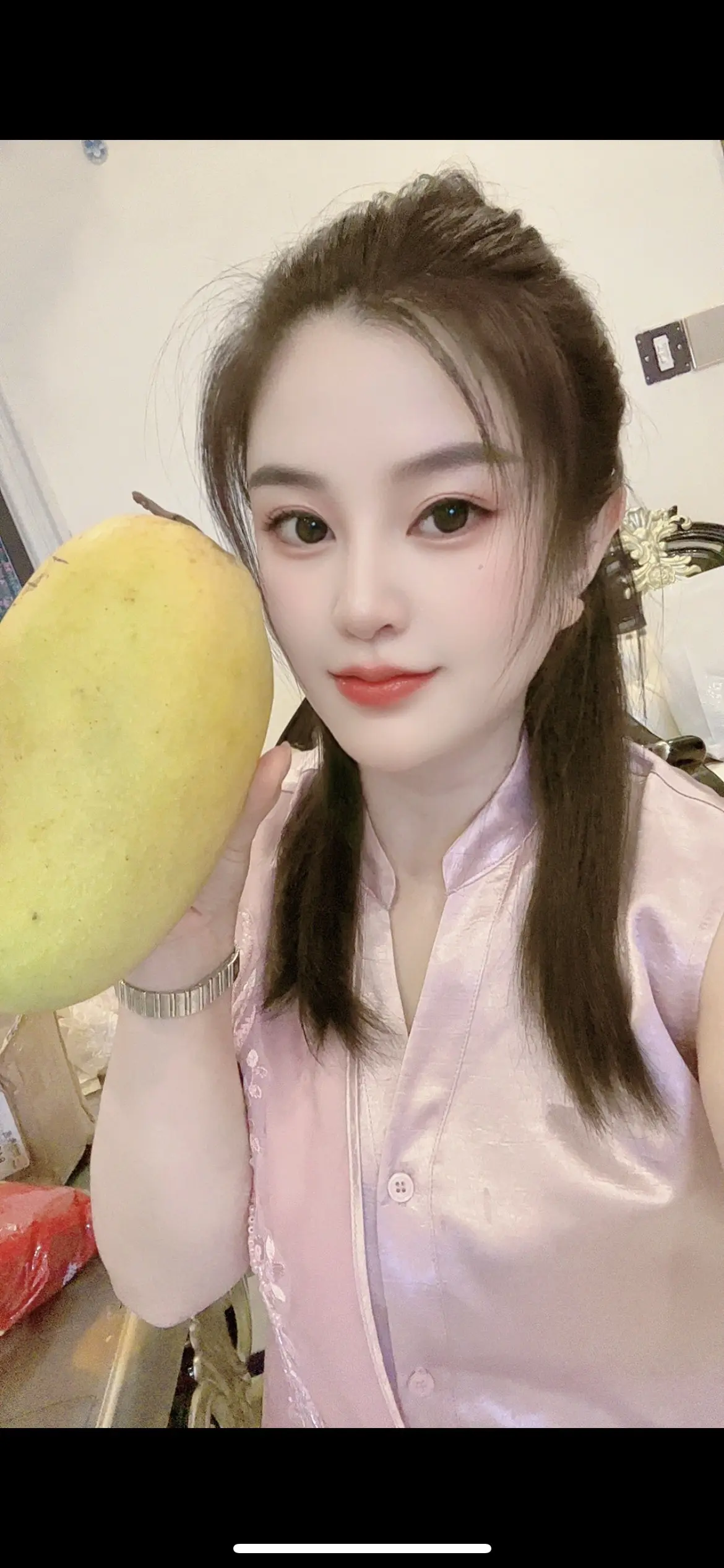 今天的快乐是双重的！左手是公司给的暖心关怀，右手是同行宝贝送的贴心惊喜...