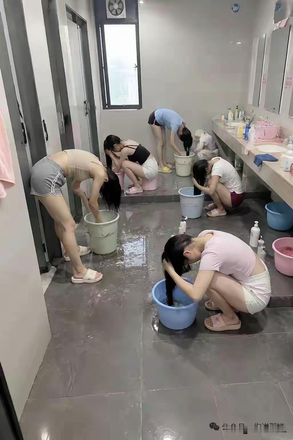女孩子也有自己的很多不容易啊。