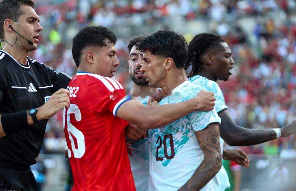 葡萄牙热身赛打架 5000万飞翼5次怒推+拳击对手染红 恐遭FIFA追罚葡萄牙热