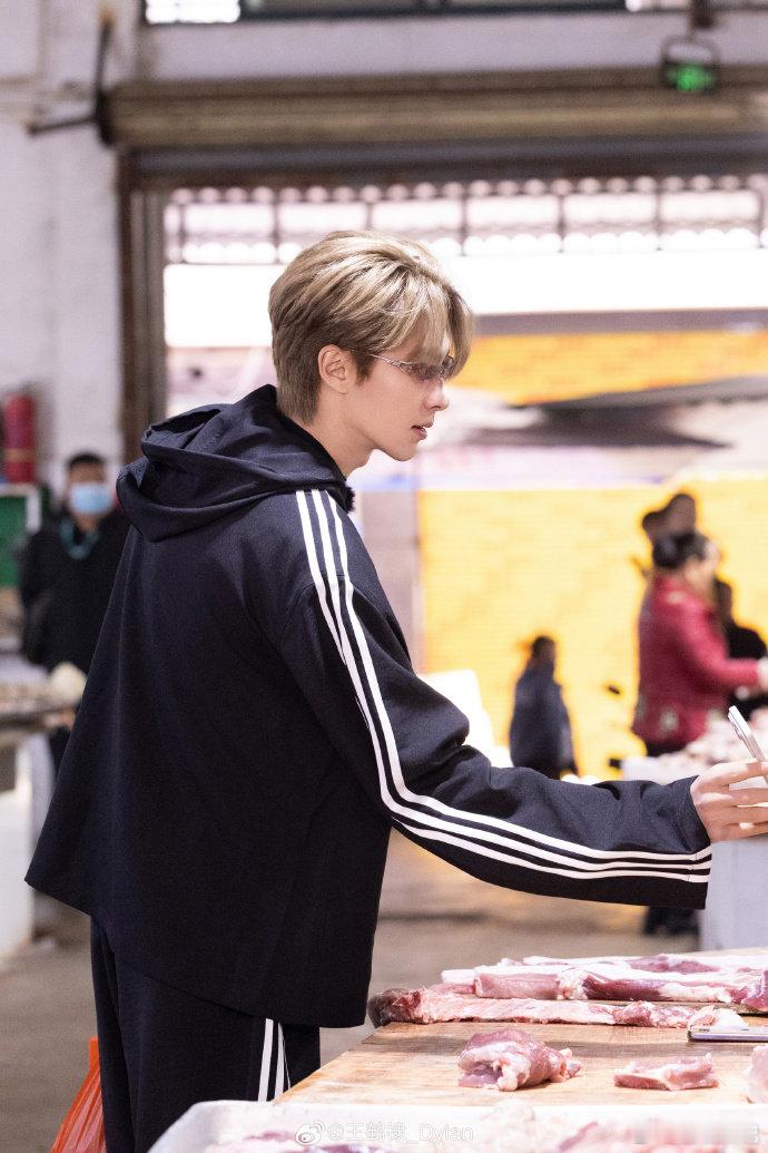 亲爱的客栈全员去班味开工亲爱的客栈全员性格都很讨喜，不矫情不造作，真实展现相处与