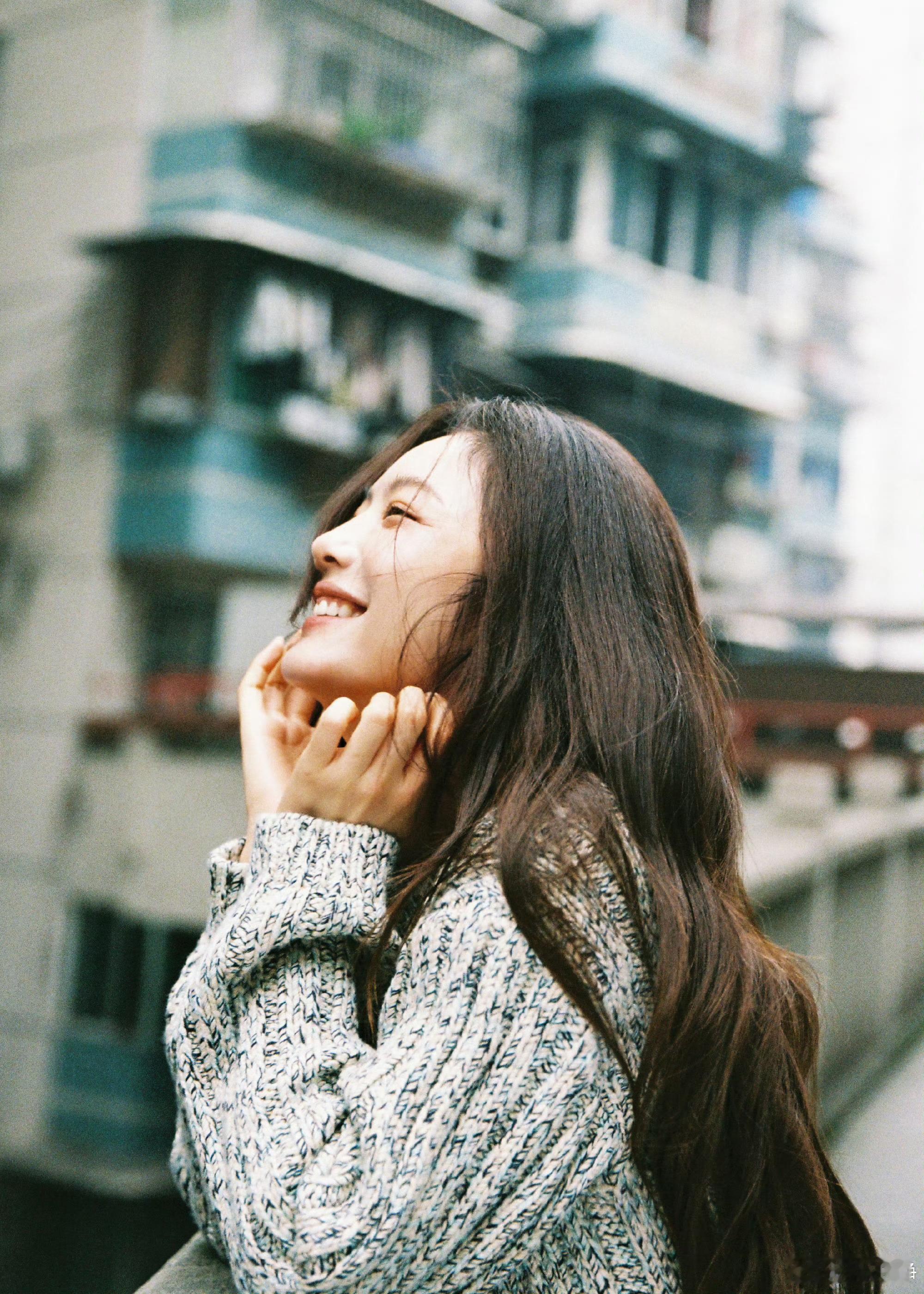 蔡文静姐姐生日快乐，祝姐姐天天开心！永远像童年一样快乐