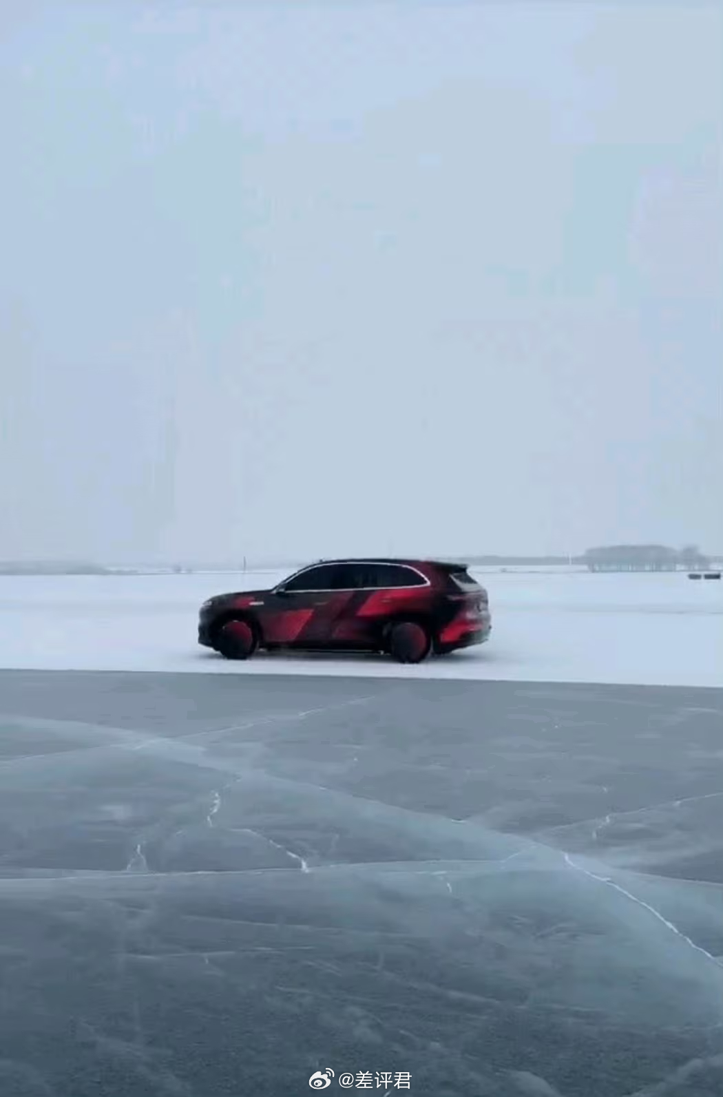 #差评说车# 问界M6，前两张图是猜想渲染图，后两张图是路跑实拍截图。目测尺寸应