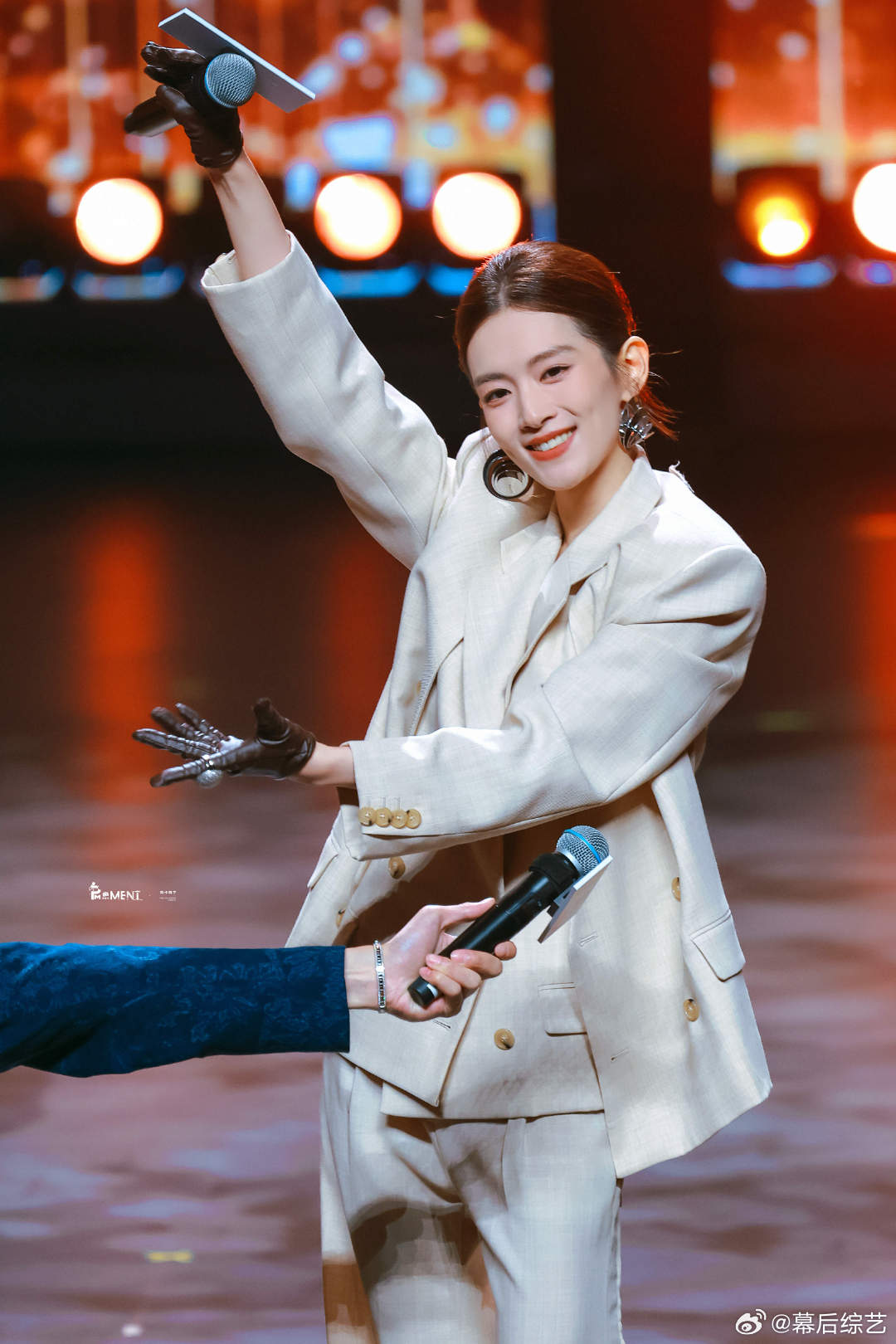 陈昊宇陈昊宇浪姐总决赛助演克莱因蓝独白浪姐直播脑海里已经脑补出满场克莱因蓝灯光下