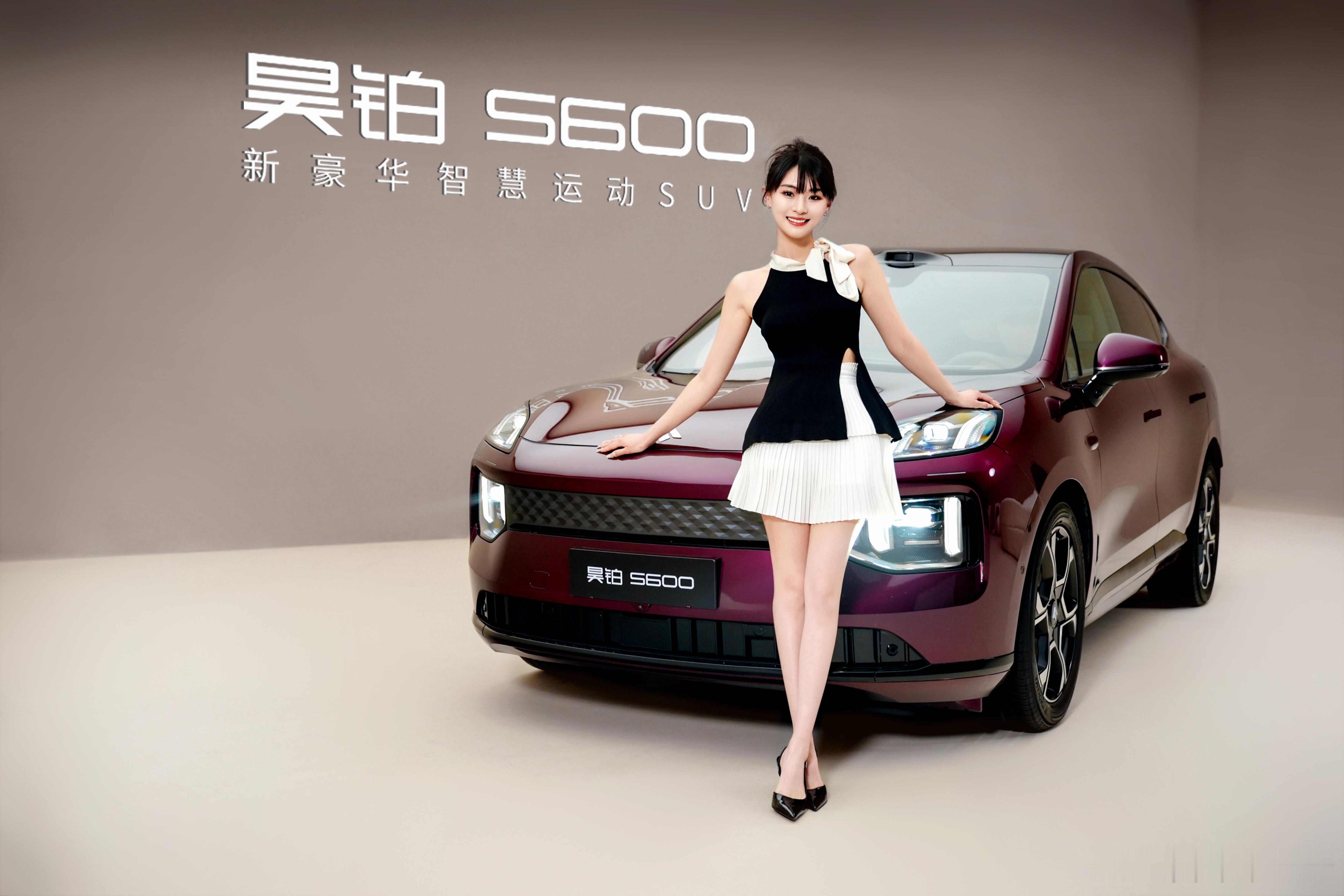 拍到一台很优雅的车新豪华智慧运动SUV昊铂S600
