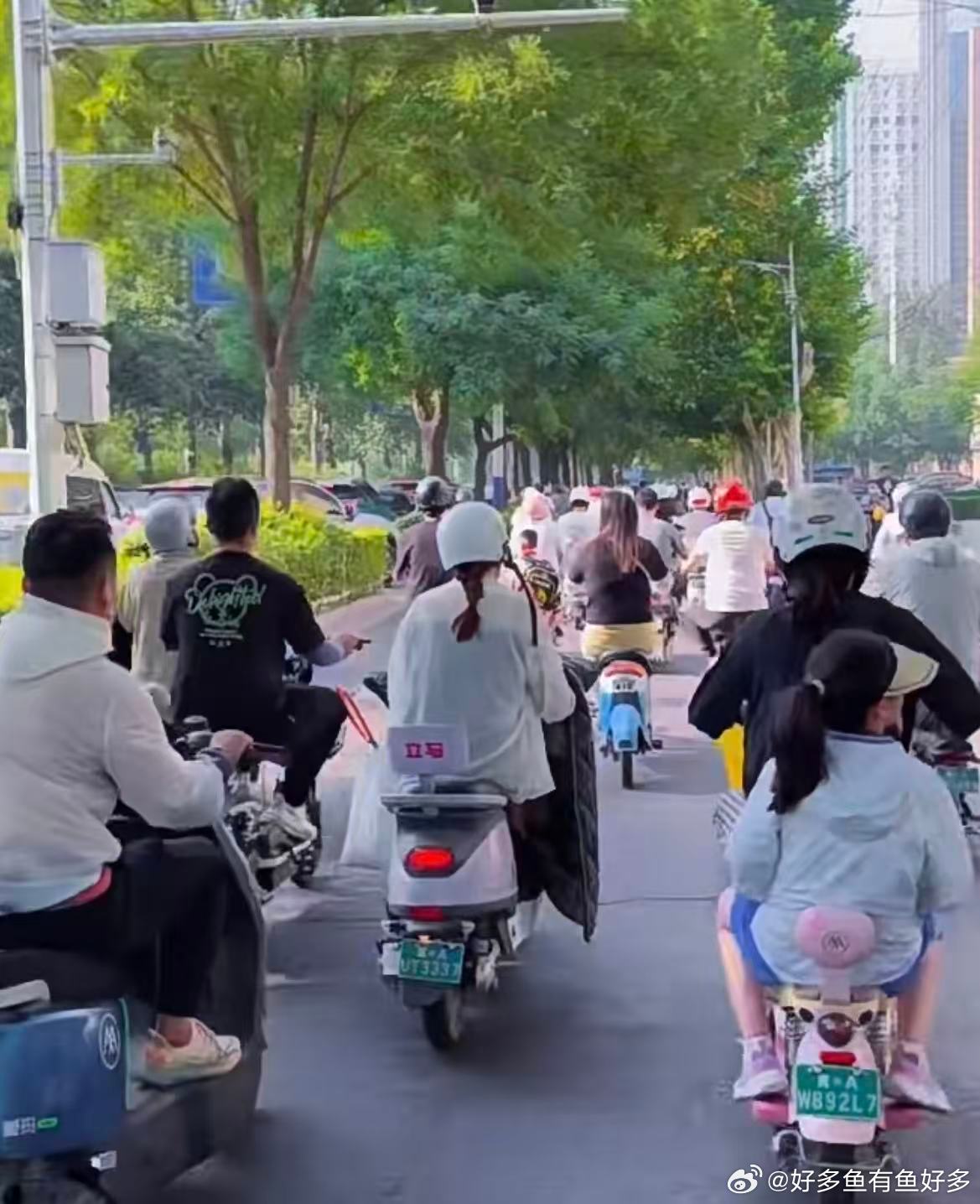 油价上涨电动车成出行新宠油价上涨电动车转卖价升高 油价涨不停，电动车成香饽饽！海