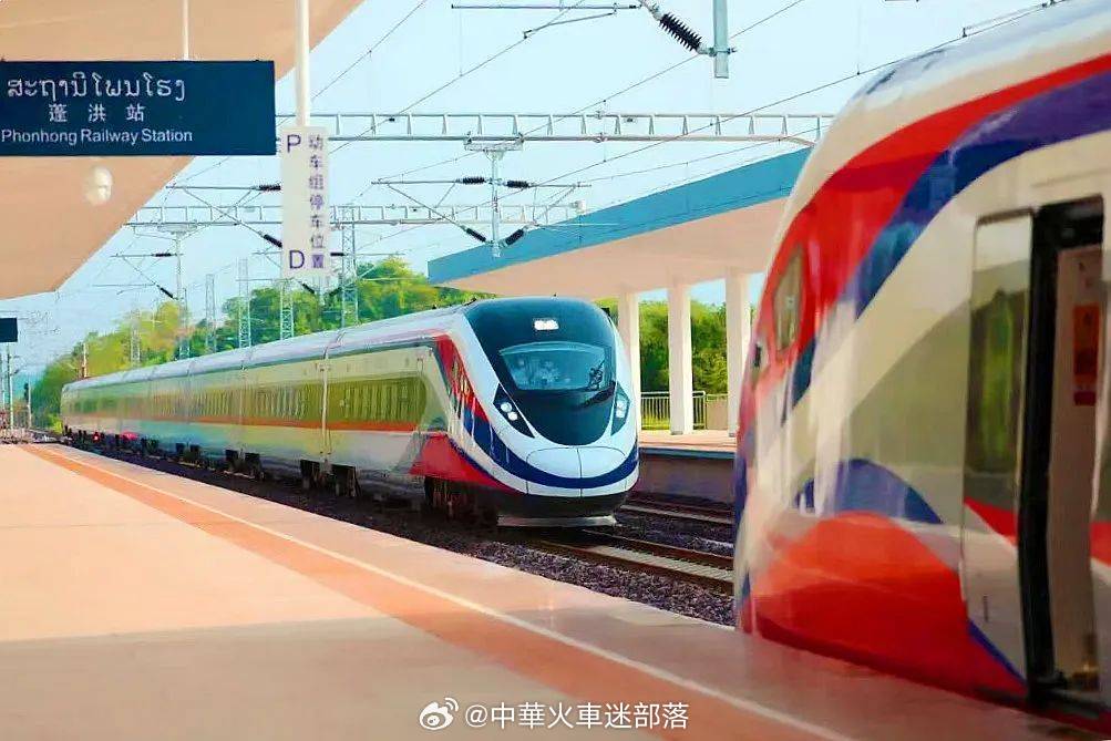 铁路,早安 你被黑暗敲打，恰恰证明你是光明本身。早安~ 