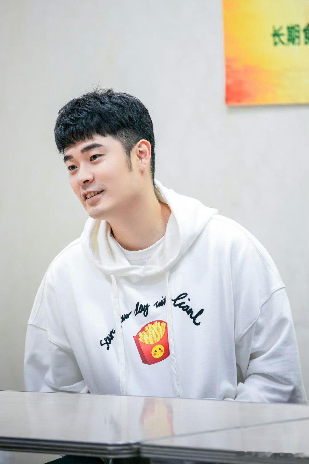 #陈赫说玩不到黑悟空好难受##陈赫[超话]#那也得忍着哈哈哈，下飞机再玩 ​​​