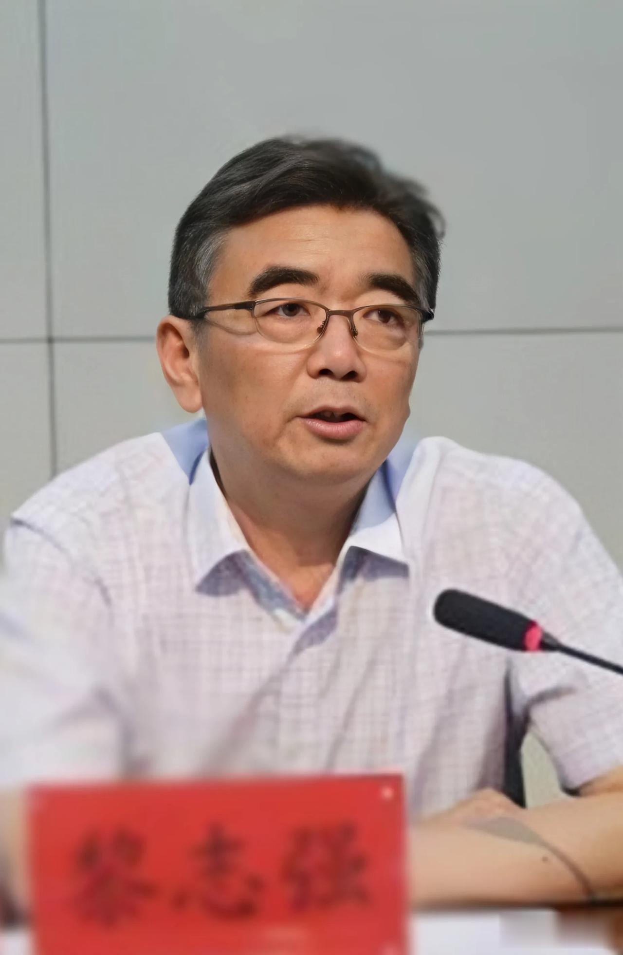 低调的商业大咖黎志强，是许老板的地产启蒙老师！

黎志强是香港人，早年来到深圳创