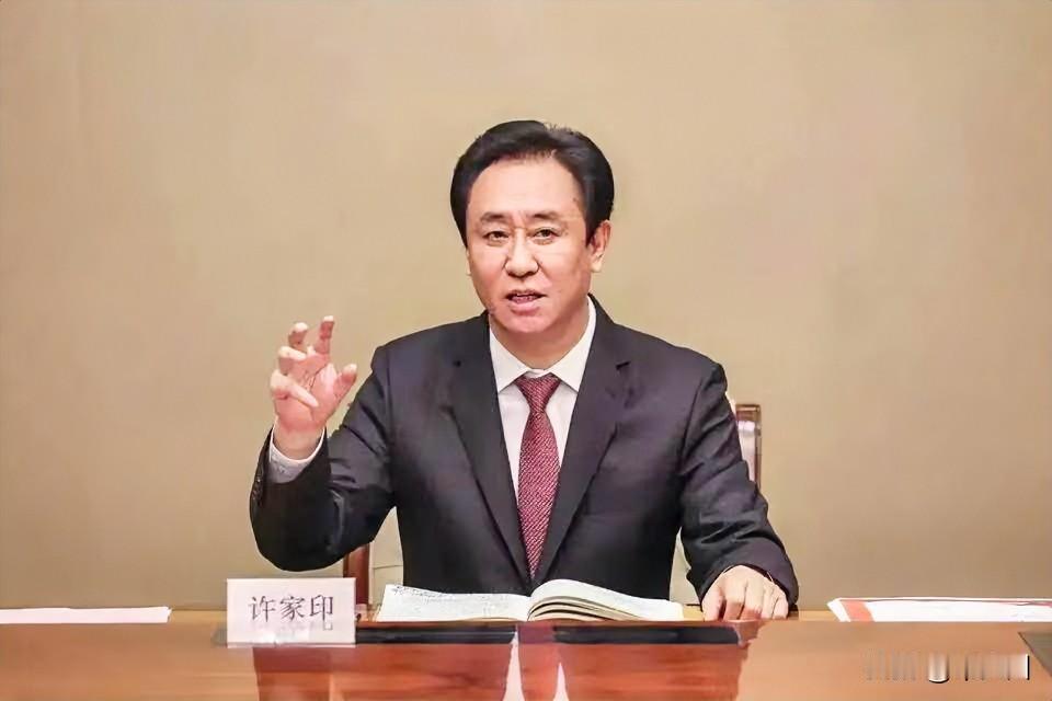地产的黄金时代落幕以后，王健林和许家印的两种结局，已经成了行业的两个典型样本。