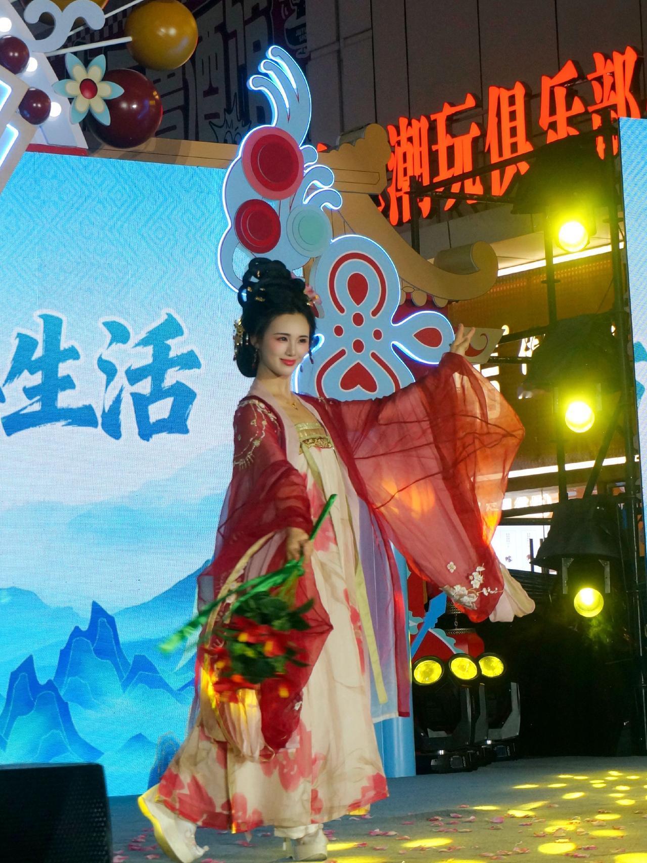 南宁印象城十二花神与暗器阁阁主。古风表演 汉服活动 国风主题活动 礼衣华夏