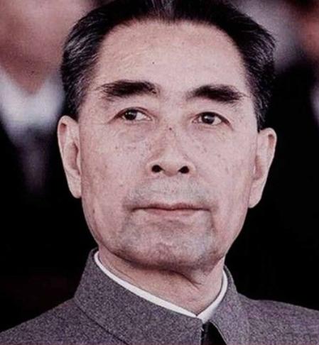 1957年，周总理在杭州楼外楼宴请到访的外宾，他刚咬了一口糖醋丸子，脸色瞬间就变