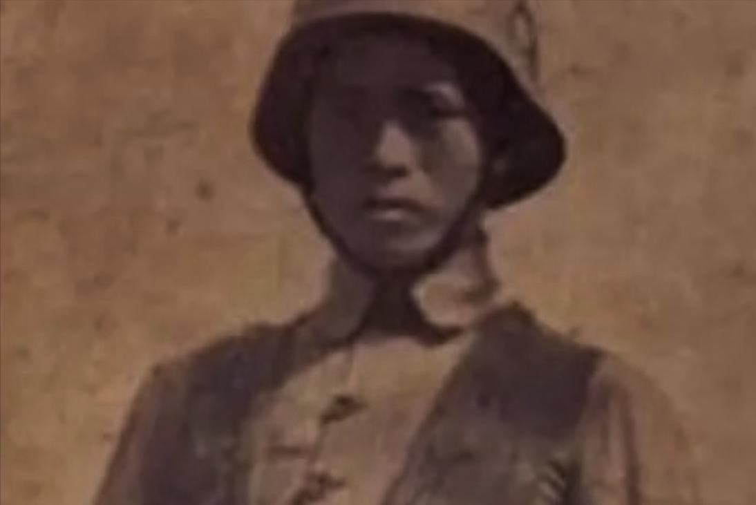 1939年，机枪手曹锡拉响12枚手榴弹。爆炸声中，大批日军倒下。他摸向腰间，手榴