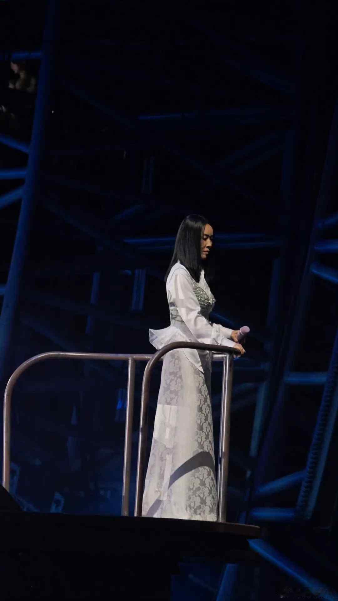 汪苏泷演唱会嘉宾那英汪苏泷演唱会嘉宾是那英谁能想到汪苏泷演唱会能请来那英，合唱《