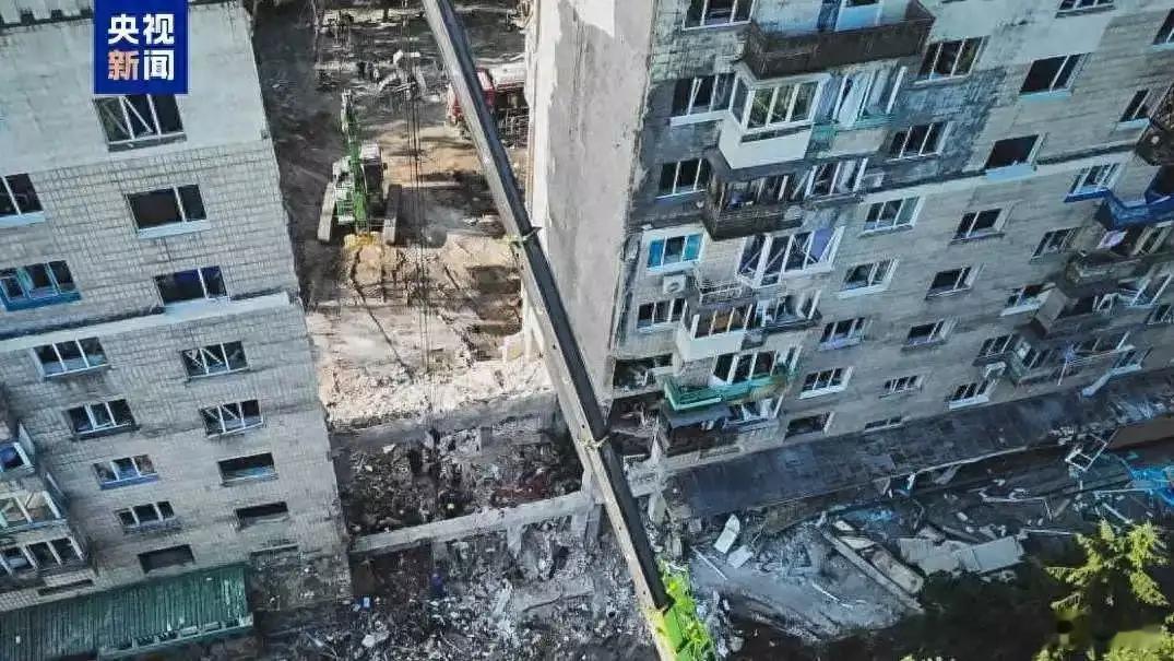 当地时间6月18日，乌克兰国家紧急情况服务局通报称，基辅市17日凌晨遭俄军导弹和
