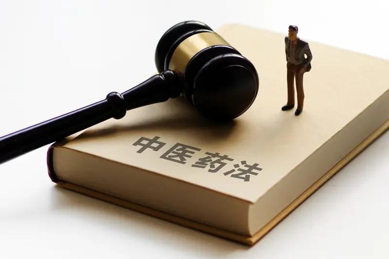 十部门严打中医医疗违法违规行为👀开展这一行动的背景或根本原因，应该是部分行医者
