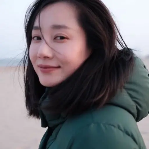 董晴。