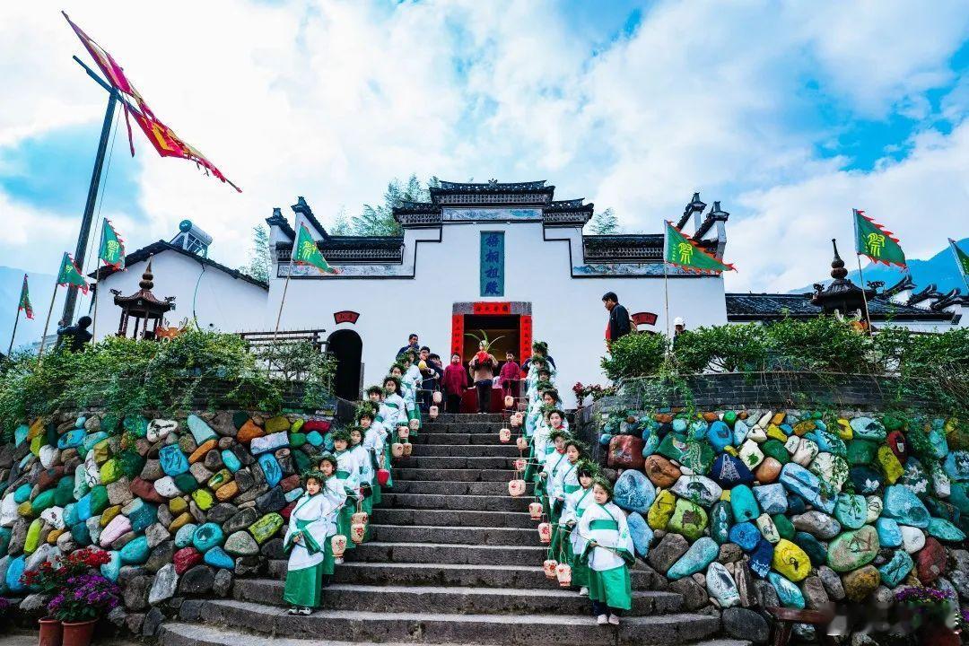 躲春 今年躲春赶上睡觉时间，正好关机静养。闭眼歇会儿，把杂事和情绪都放一边，醒来