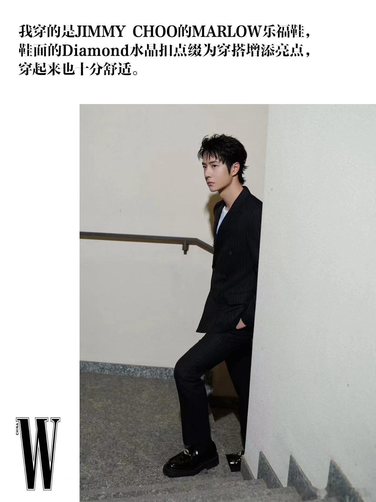#王一博米兰plog# 在米兰的街头，王一博如璀璨之星。他的时尚态度，他的洒脱身