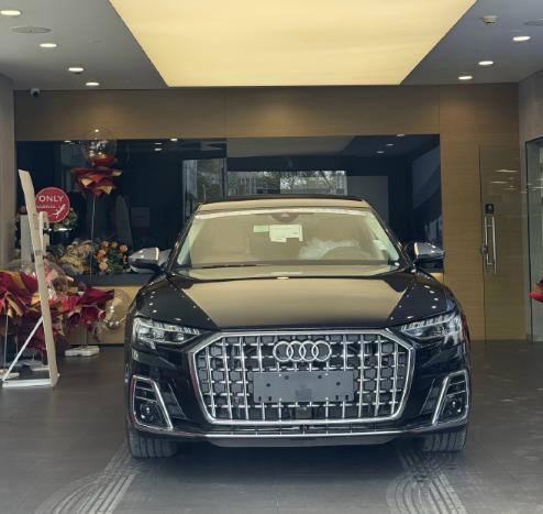 奥迪A8确实很有排面，外观气场给我们打造出了一种成功人士的派头。外观大气稳重，既