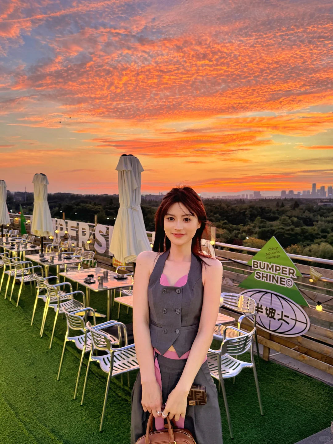 杭州有属于自己lalaland🌅天台落日美到失语