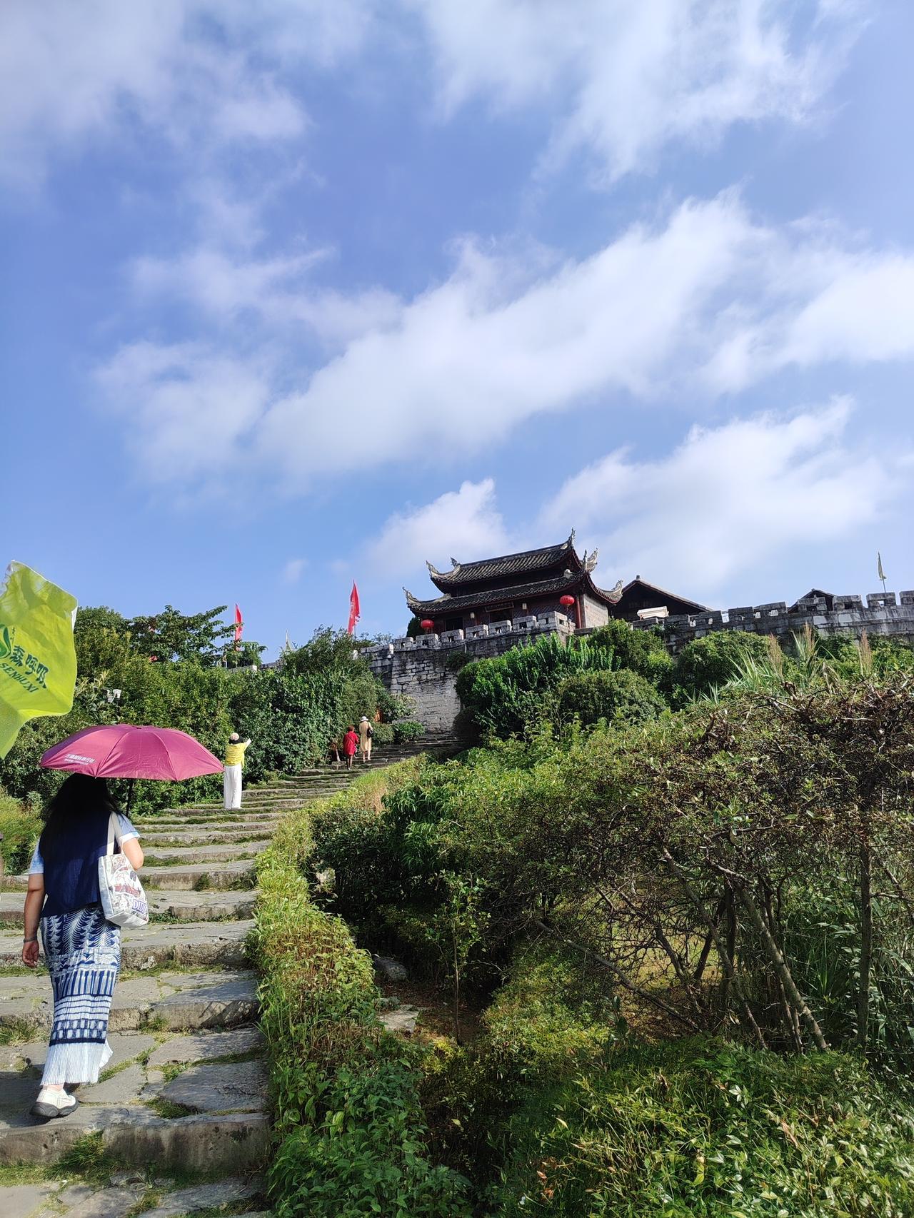 悟道怀谦，逐梦新时
 
《道德经》有言，上善若水，利万物而不争。大道至简，藏于世