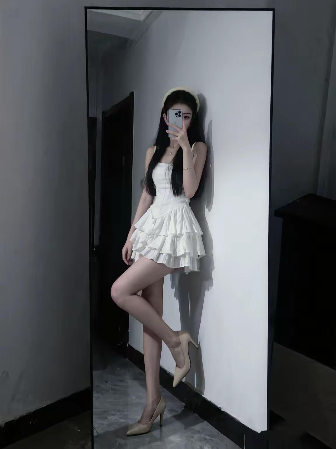 闺蜜以后的酒我不陪你喝了我醉得像电打的，你老公骂完我搂着你回去睡觉了谁能拒绝白色